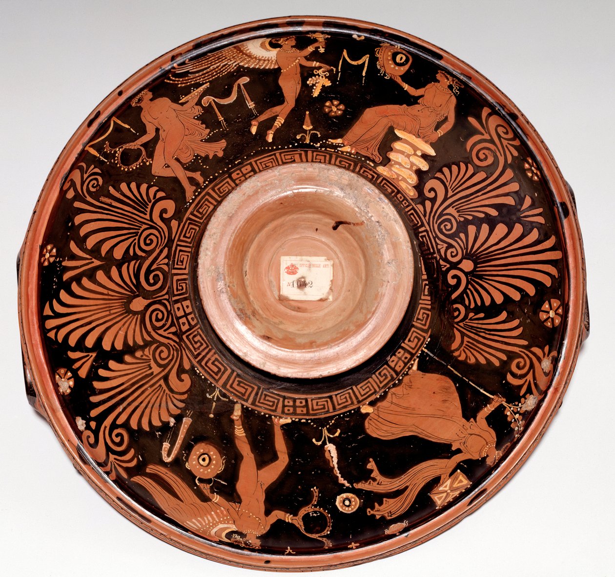 Patera med maenad och Eros (terrakotta, 325-300 f.Kr.) av Greek
