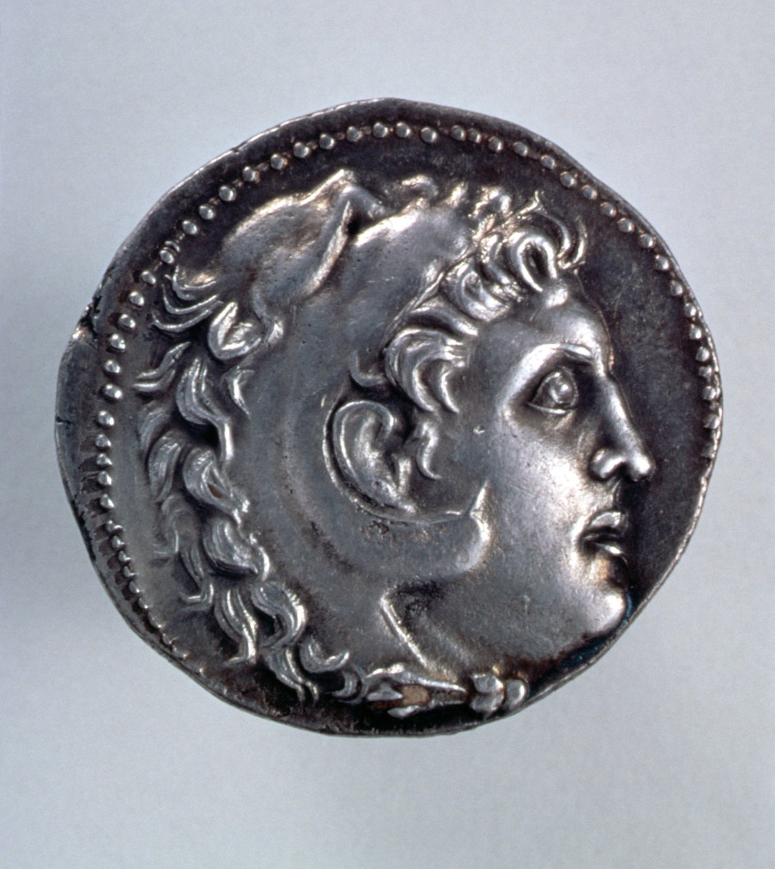 Alexander den store Tetradrachm som visar Herakles huvud som bär en huvudbonad av lejonskinn av Greek School