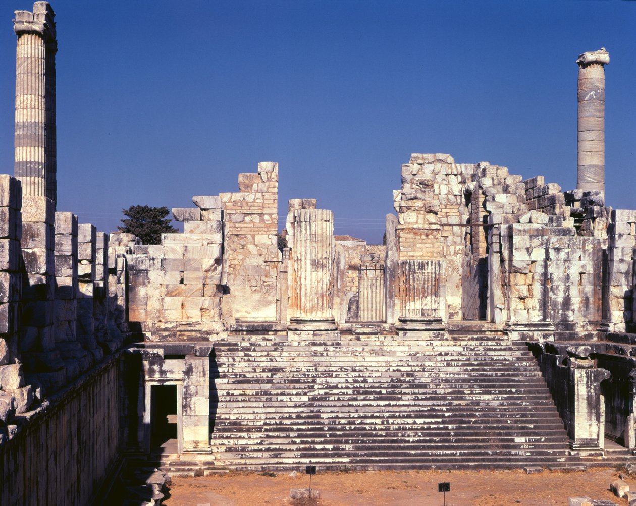 Den stora trappan i Apollontemplet, c.336 f.Kr av Greek School