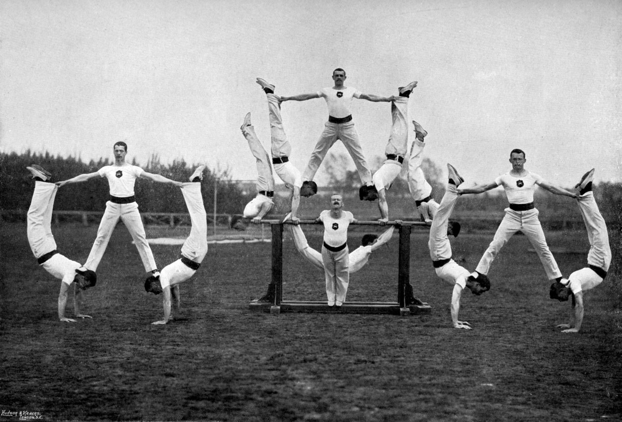 Utställning av Aldershot gymnastiska personal, Hampshire, 1896 av Gregory and Co