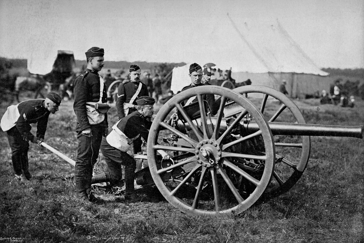 Gunners av fältartilleri som borrar med en 12 pundare, 1895 av Gregory and Co
