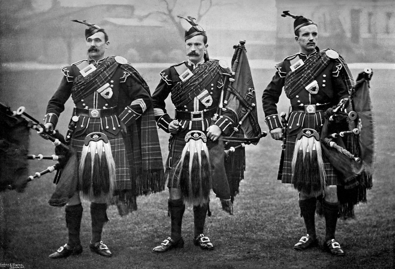 Pipers of the 1st Scots Guards, 1896. av Gregory and Co