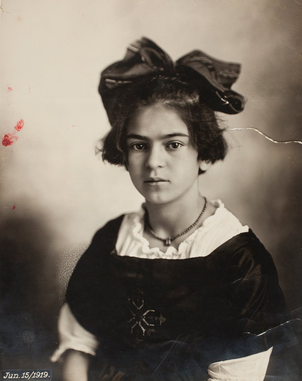 Frida Kahlo, 15 juni 1919 av Guillermo Kahlo