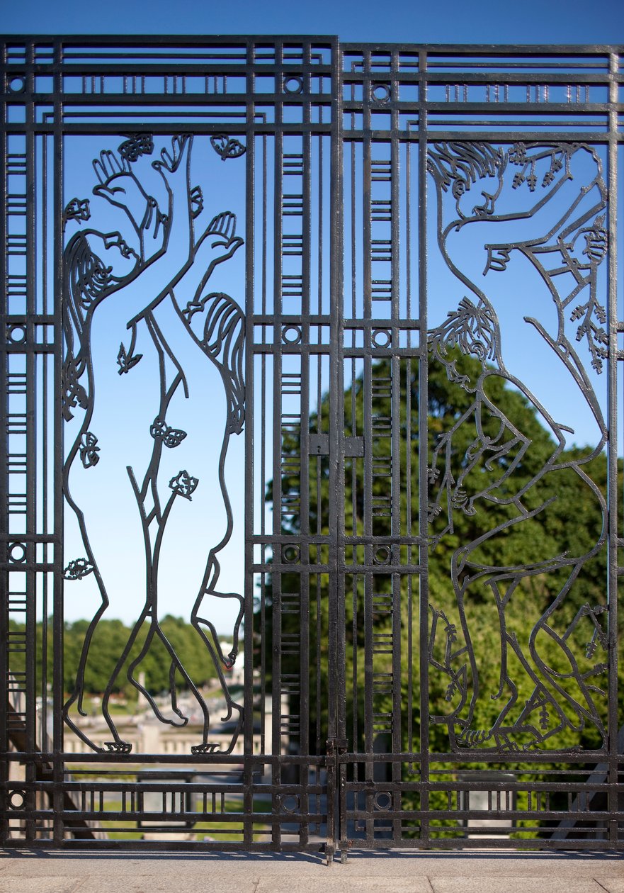 Ingångsporten till skulpturparken, barn (järn) (se även 346461 och 346462) av Gustav Vigeland