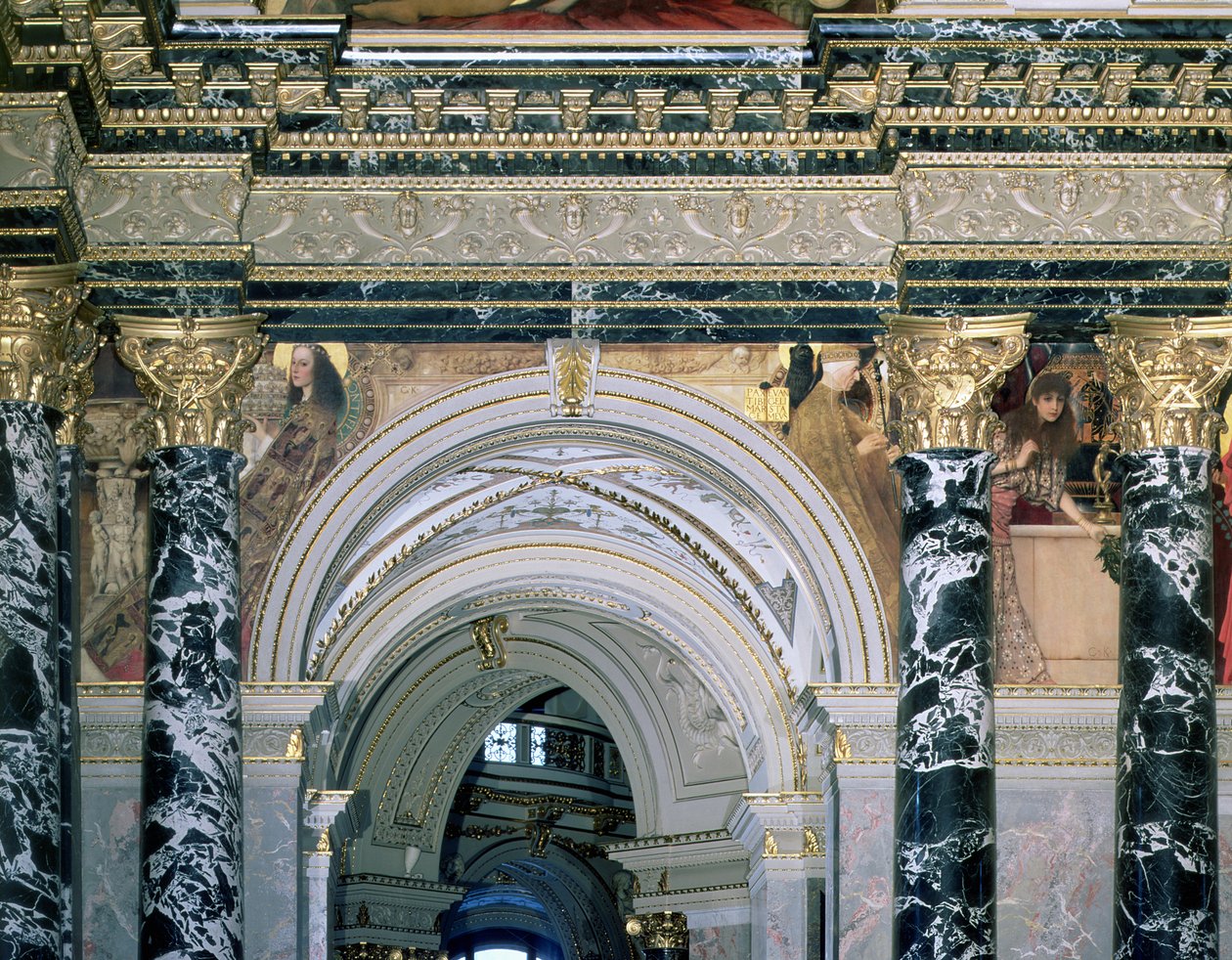 Interiör av Kunsthistorisches Museum, Wien, med båg- och spandreldekor som föreställer figurer som representerar 1300-talets Rom och Venedig, 189091 (väggmålning) av Gustav Klimt