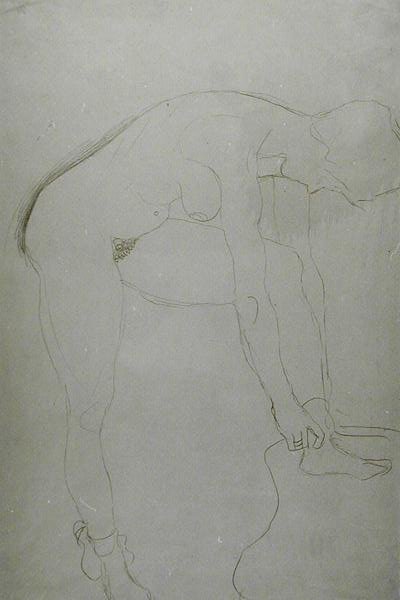 Stående naken med upphöjda ben, ca 1907 (penna på japanskt papper) (s/v foto) av Gustav Klimt