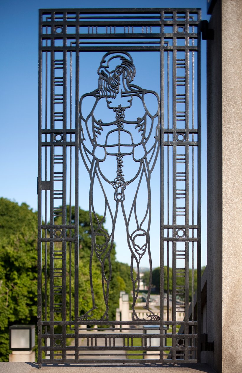 Ingångsporten till skulpturparken (järn) av Gustav Vigeland