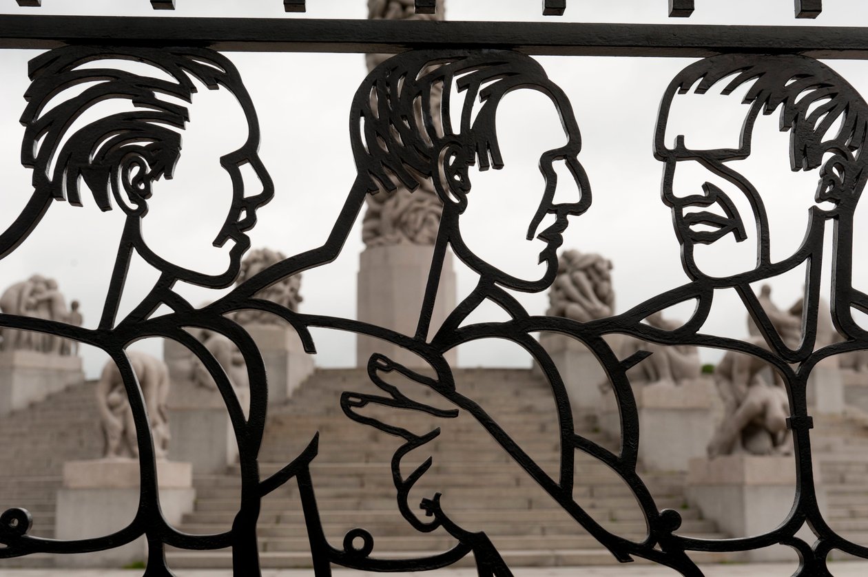 Smidesportar av nakna män skulptur i Frogner Park, Oslo, Norge (järn) av Gustav Vigeland