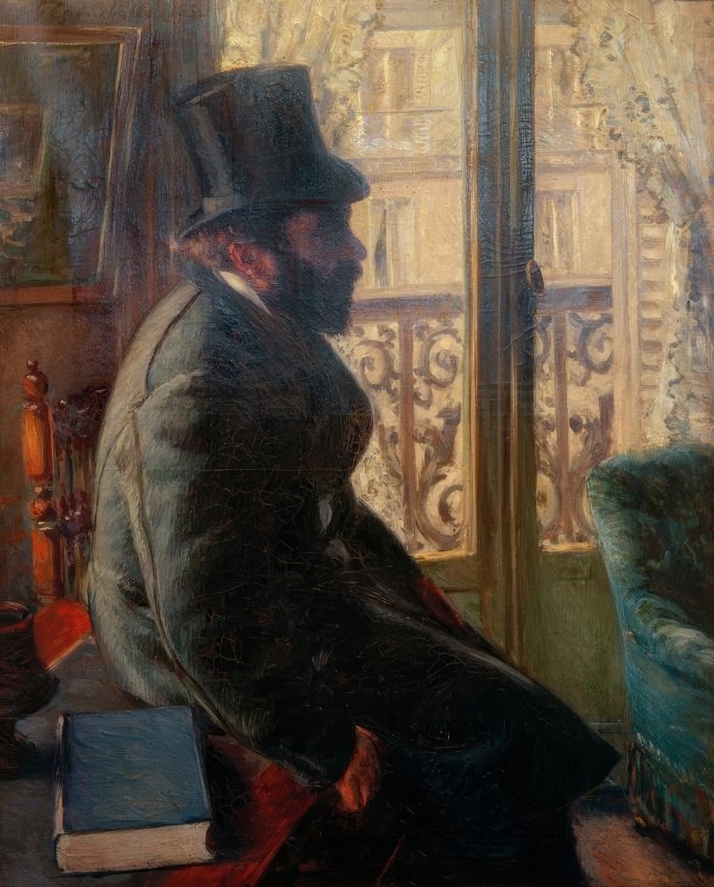 Man i hög hatt sitter vid fönstret av Gustave Caillebotte
