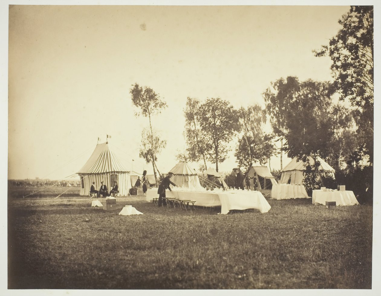 Förberedelse av kejsarens bord, Camp de Châlons, 1857. av Gustave Le Gray