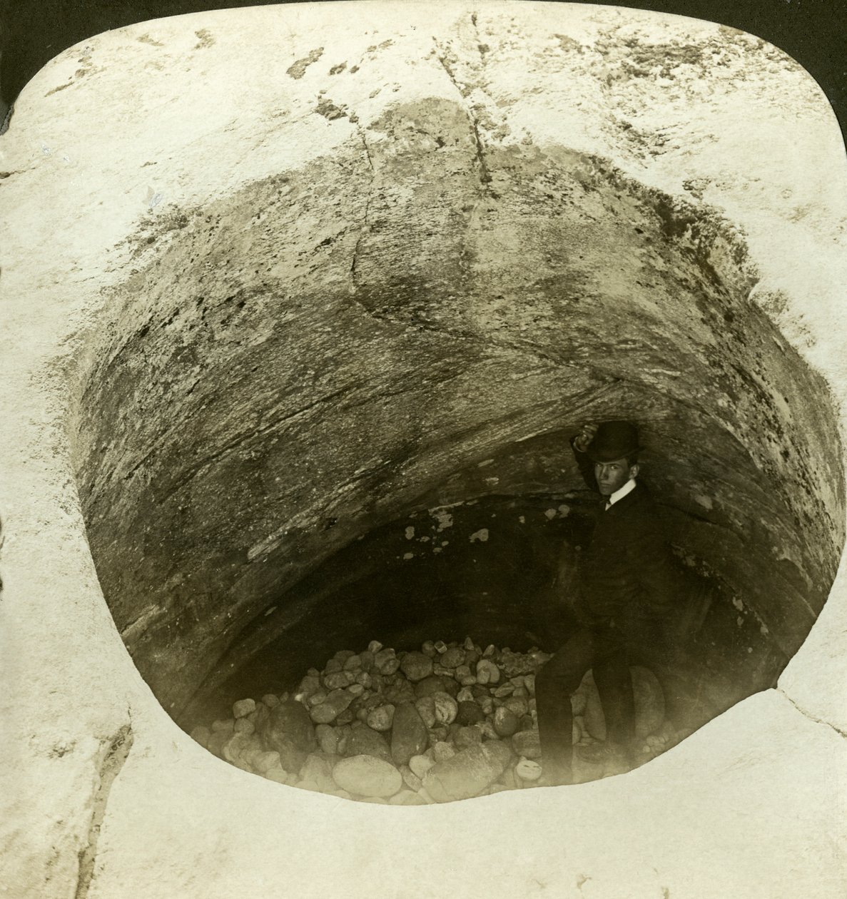 En jättegryta för glaciären, Norge. av H. C. White