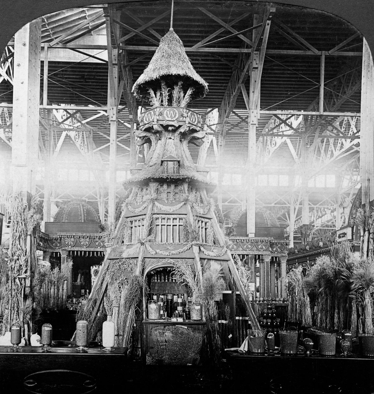 Spannmålsutställning i delstaten Washington, Agriculture Building, Louisiana, USA. av H. C. White