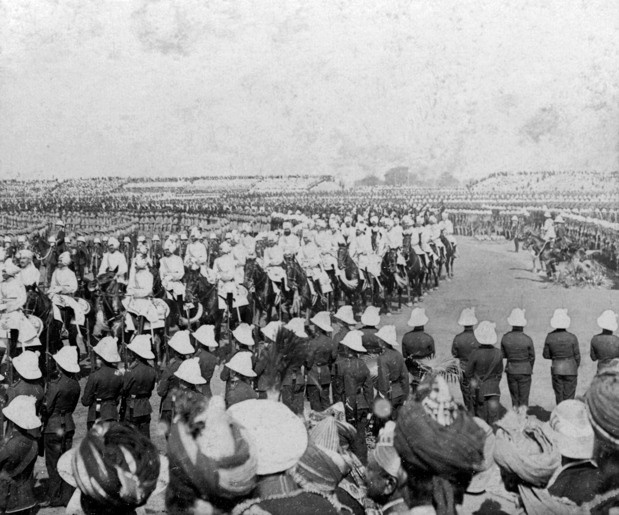 Imperial Cadet Corps eskorterar sina majestäter till Durbar-arenan, Delhi, Indien, 1903. av H. D. Girdwood