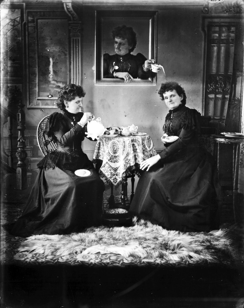 Självporträtt, ca 1893 (bw-foto) av Hannah Maynard