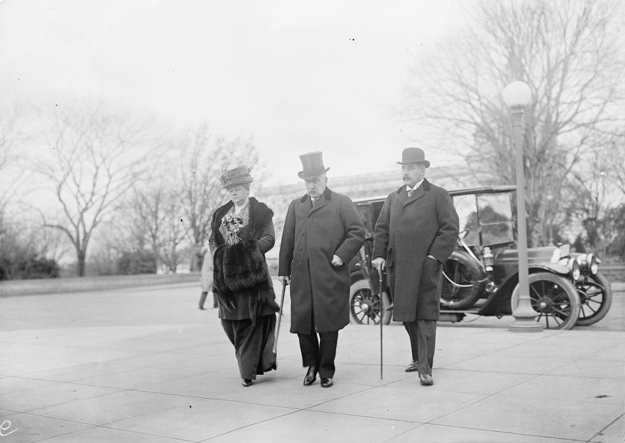 John Pierpont Morgan med sin son och dotter deltar i Money Trust Investigation av Harris & Ewing
