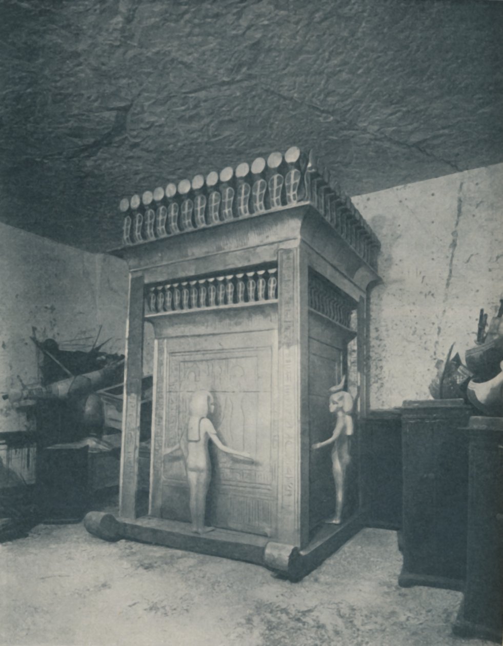 Rikt snidade Canopic Shrine glittrande med guld, c1935 av Harry Burton