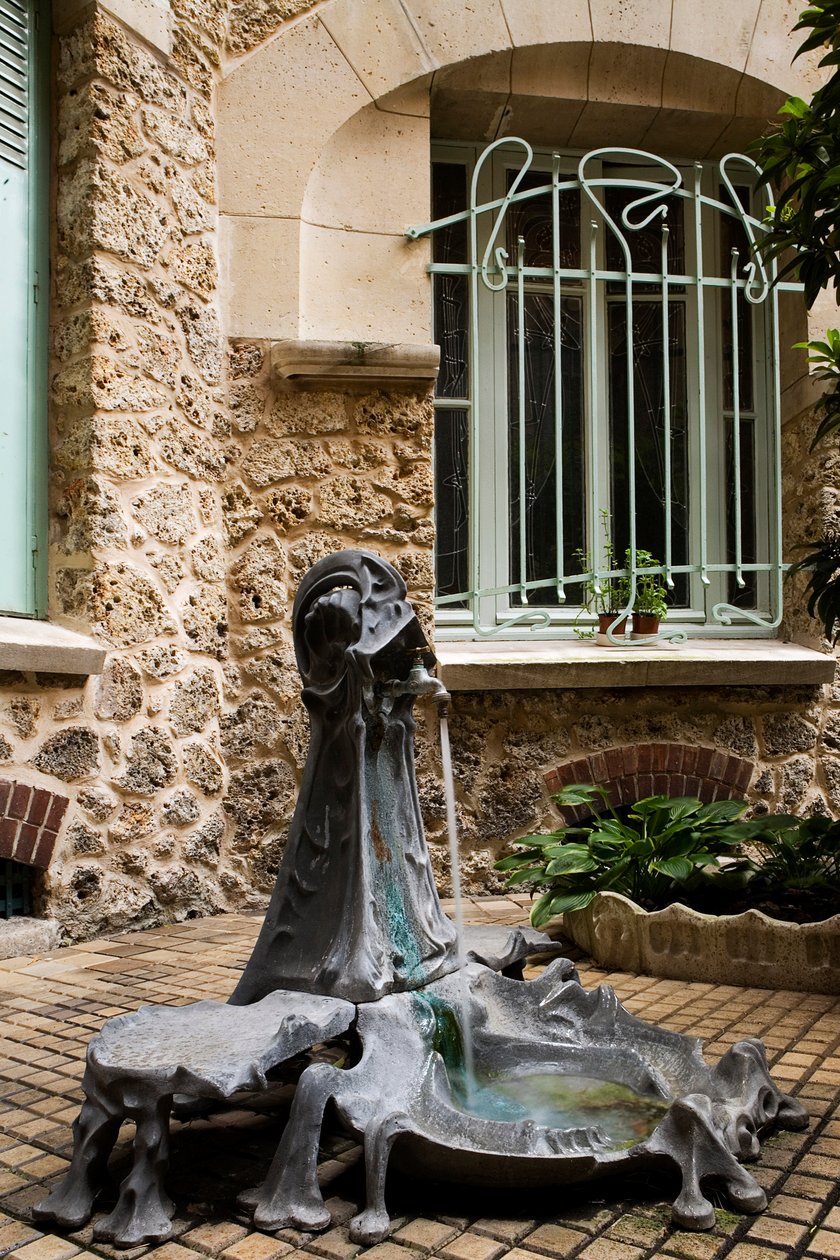 Fontän på gården vid Castel Beranger, 1897-98 av Hector Guimard