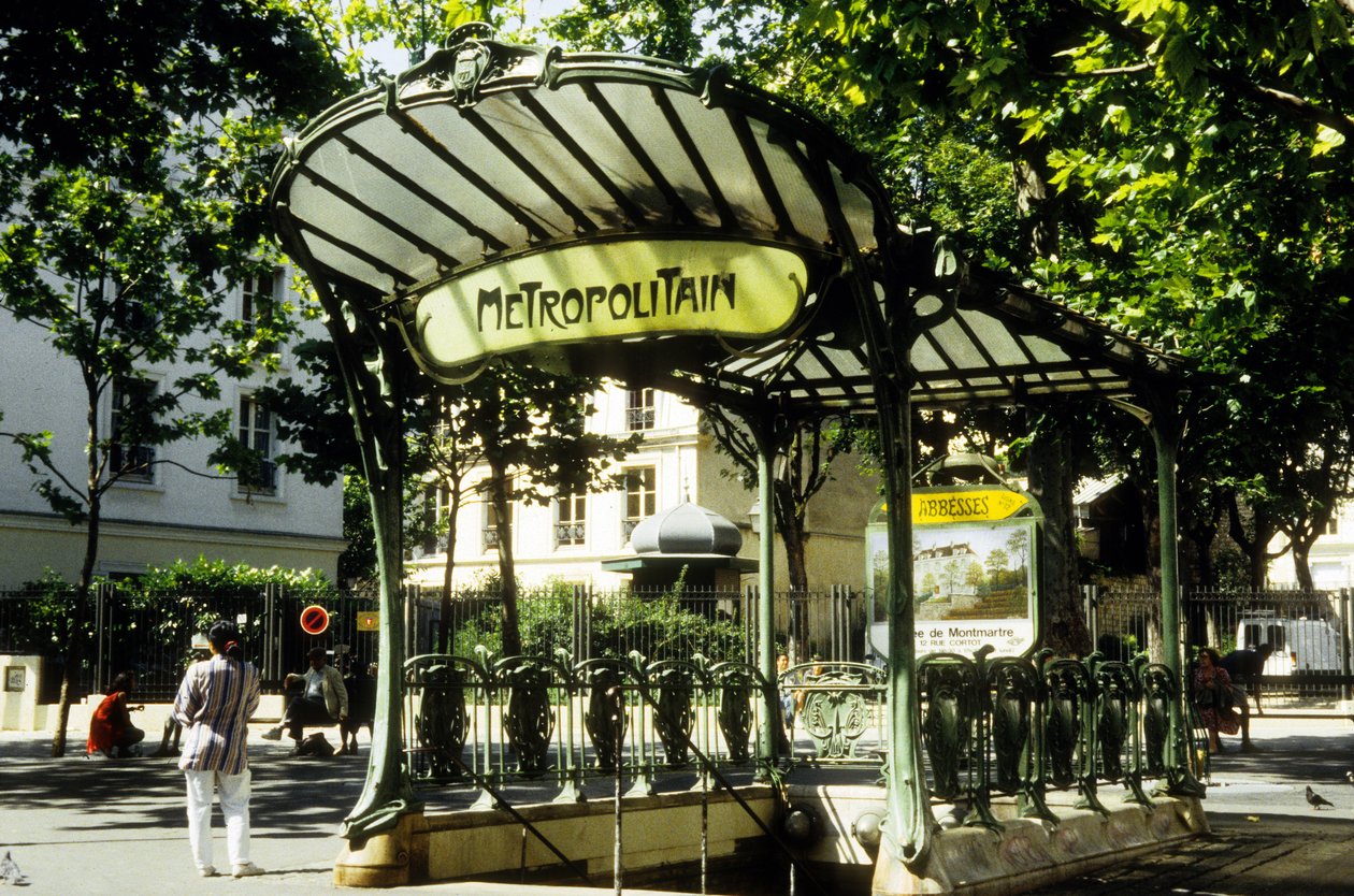 Tunnelbanestation Abbesses i Paris, Frankrike av Hector Guimard