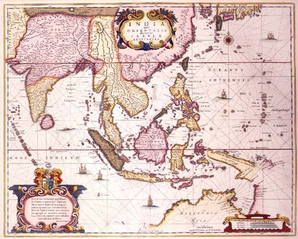 Allmän karta som sträcker sig från Indien till södra Japan och norra Australien via den indonesiska skärgården och Filippinerna, ca 1700 (färgad gravyr) av Hendrik I Hondius