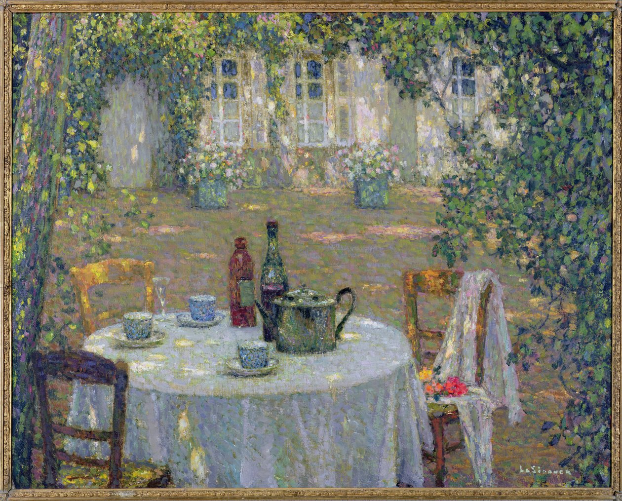 Bordet i solen i trädgården, Gerberoy, c.1911 av Henri Eugene Augustin Le Sidaner