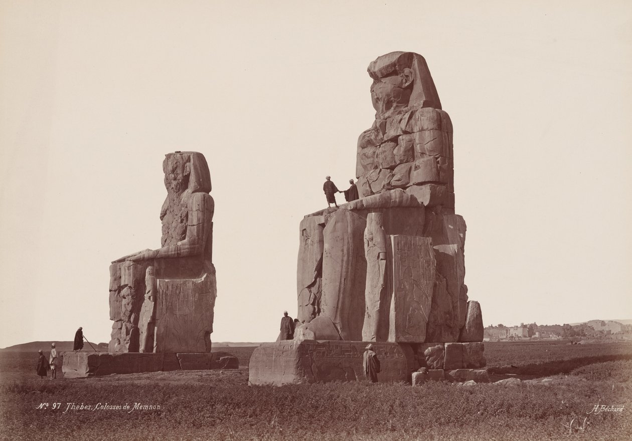 Thebes, Colosses de Memnon (Thebes, Memnons kolosser),1870-talet (foto) av Henri Béchard