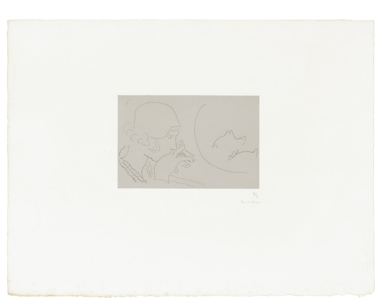 Ung kvinna betraktar en burk med röd fisk av Henri Matisse