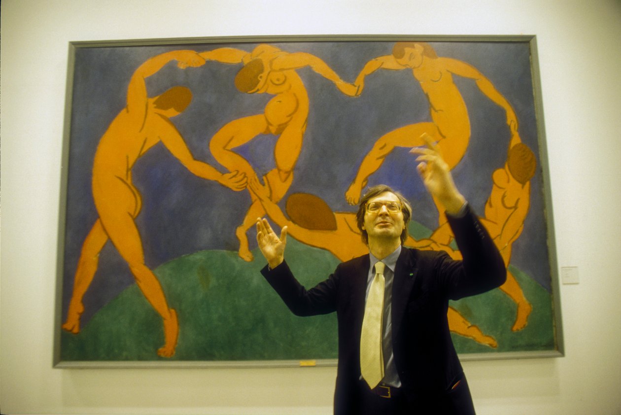 Rom, Quirinal Stables, 2000. Den italienske konstkritikern Vittorio Sgarbi framför "Dansen" av Henri Matisse på utställningen "Hundra mästerverk från Eremitaget" (foto) av Henri Matisse