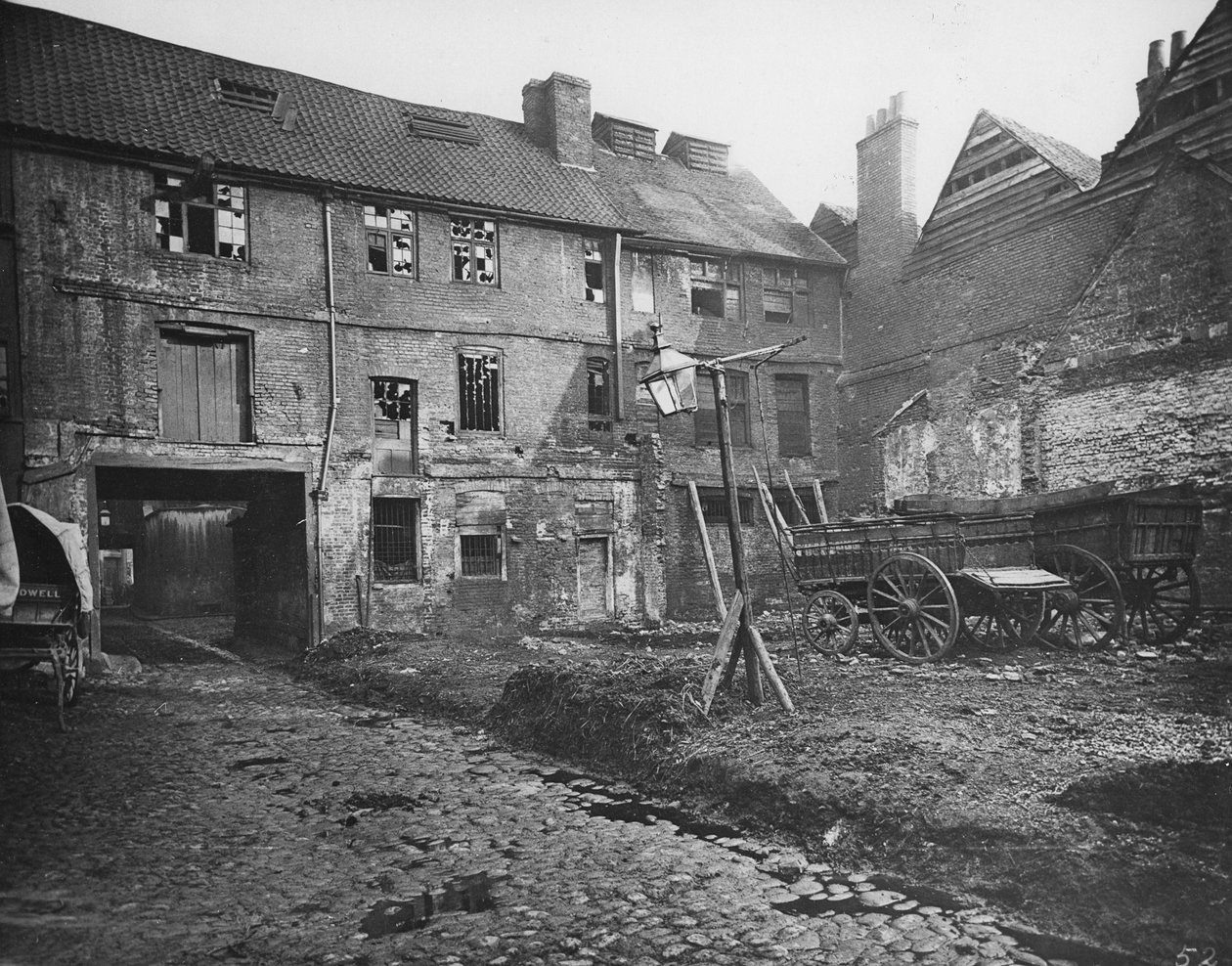 White Hart Inn Yard, Southwark, ca 1881 av Henry Dixon