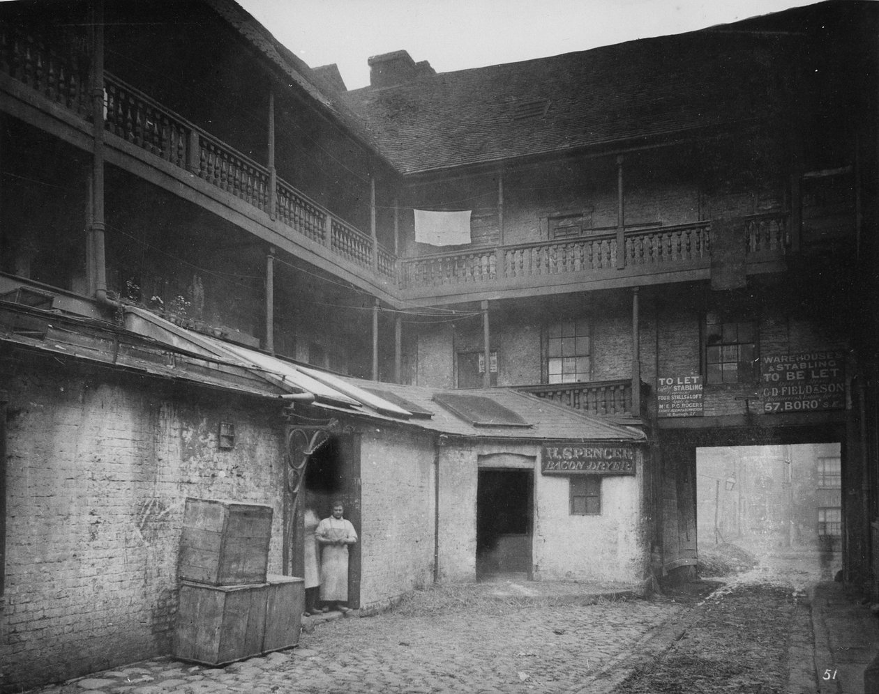 White Hart Inn Yard, Southwark, ca 1881 av Henry Dixon