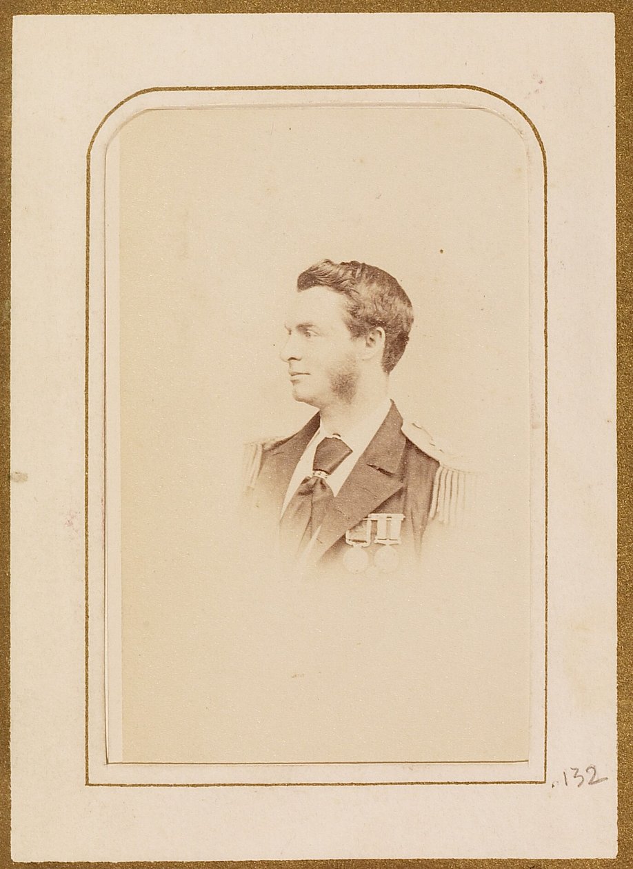 [Porträtt av en man i militäruniform] av Henry Maull and Co.