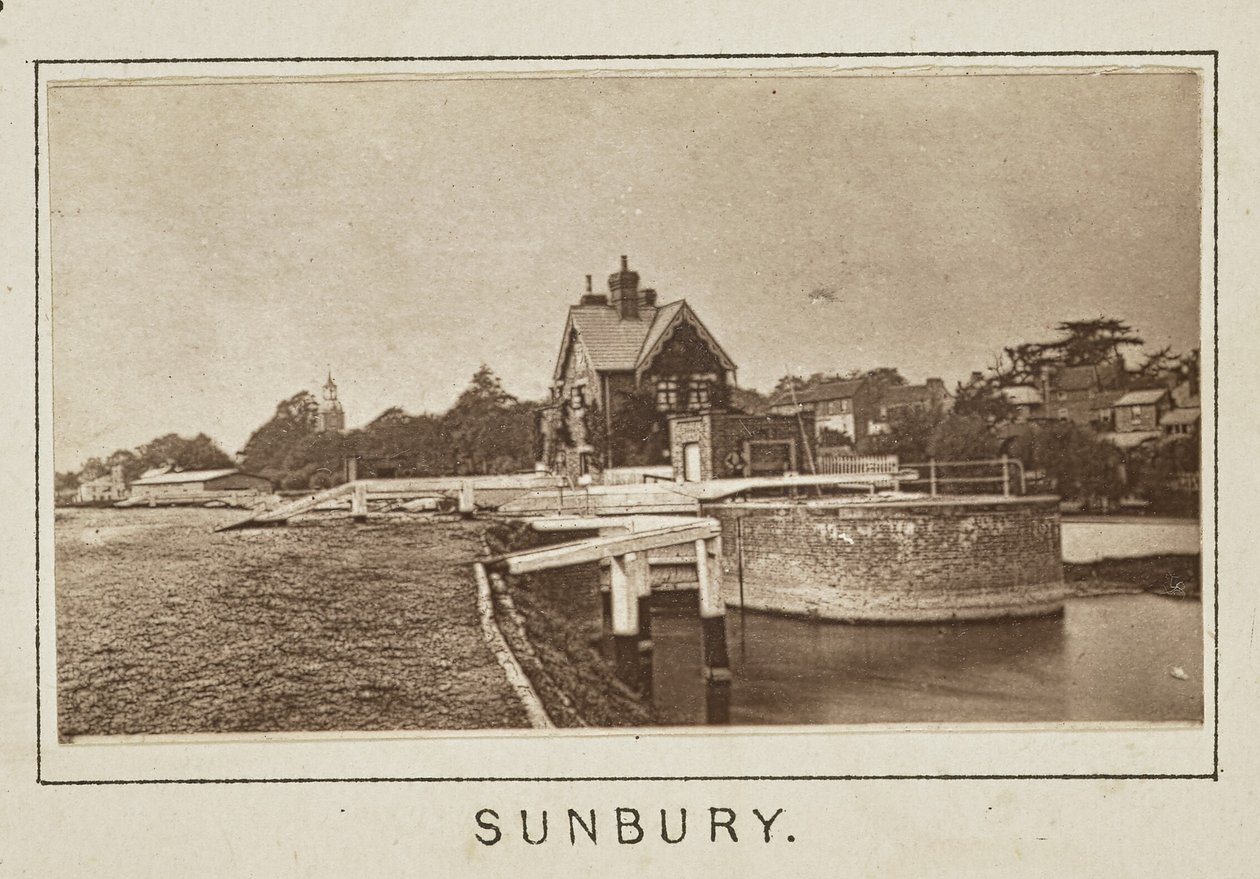 Sunbury av Henry W. Taunt