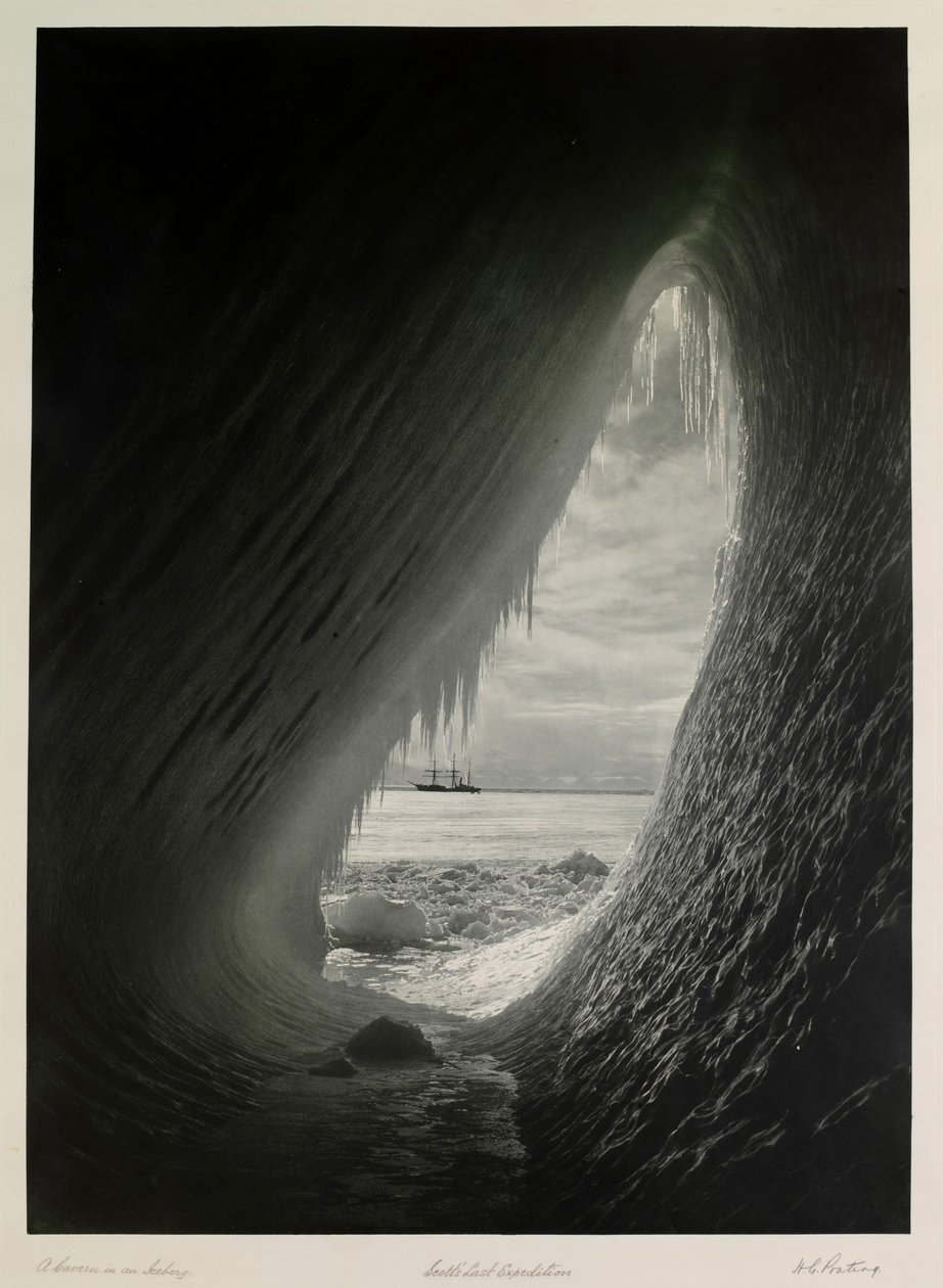 A Cavern in an Iceberg; Scotts Last Expedition, The British Antarctic Expedition av Herbert Ponting