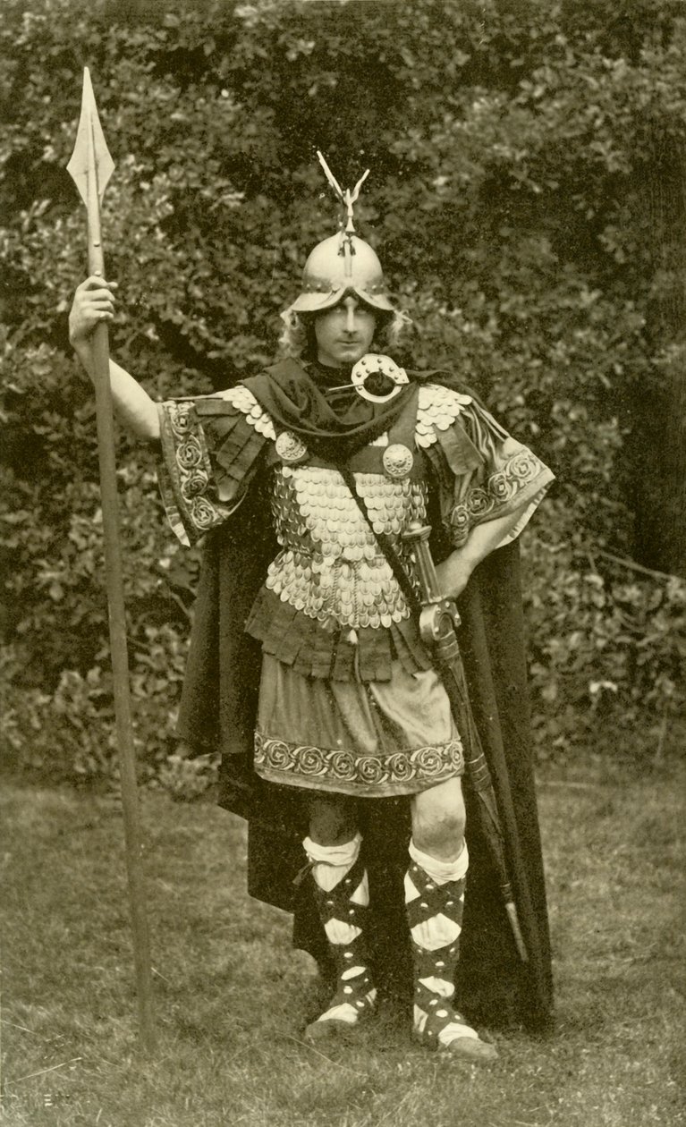 Representerar kung Arthur bärdräkt av brittisk hövding, sjätte århundradet e.Kr., 1924 av Herbert Norris