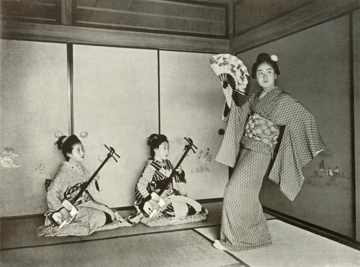 En geisha som dansar, 1910. av Herbert Ponting