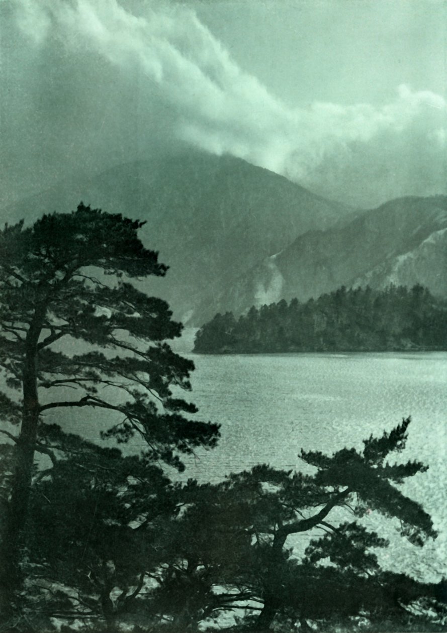 Närmar sig storm på sjön Motosu, 1910. av Herbert Ponting