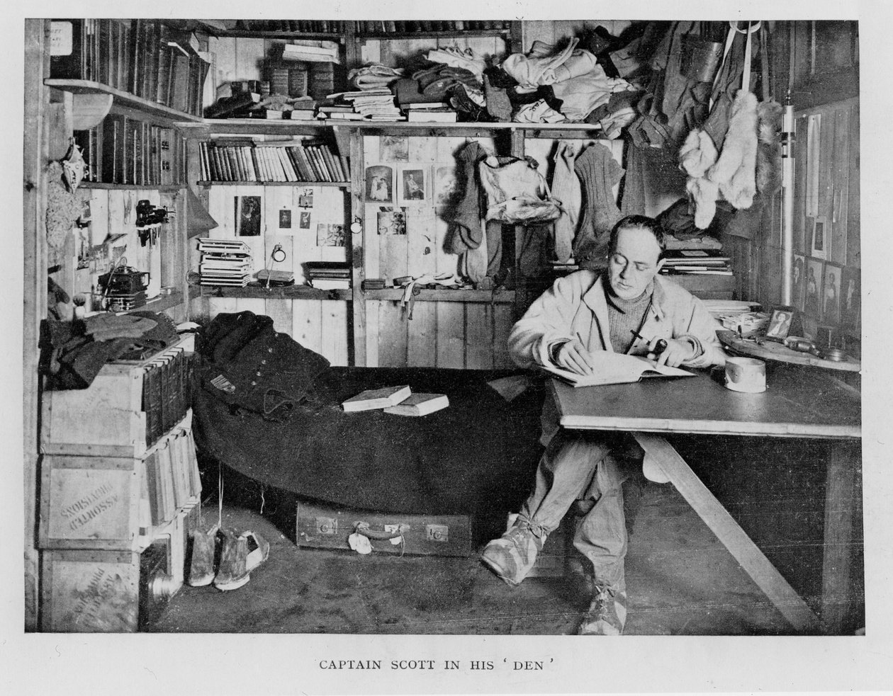 Kapten Scott i sin håla i Winter Quarters, 1911 av Herbert Ponting