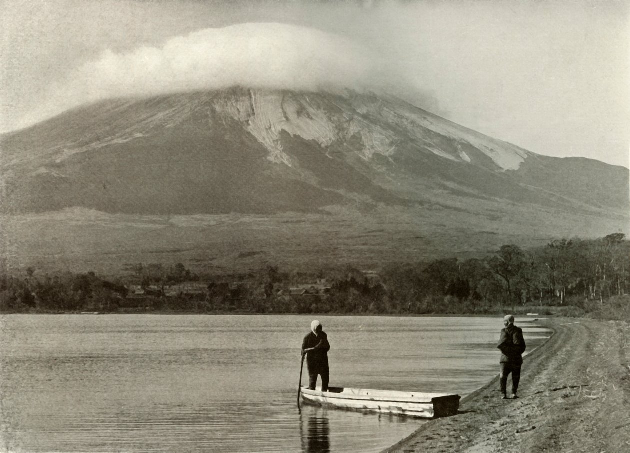 Fuji från Three-Days-Moon Lake, 1910. av Herbert Ponting