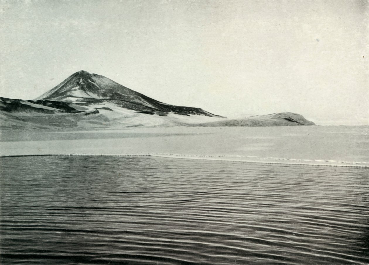 Hut Point och Observation Hill, c19101913, 1913 av Herbert Ponting