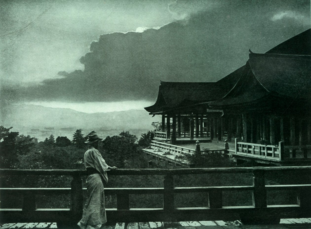 Månsken vid Kiyomizu-Dera, 1910. av Herbert Ponting