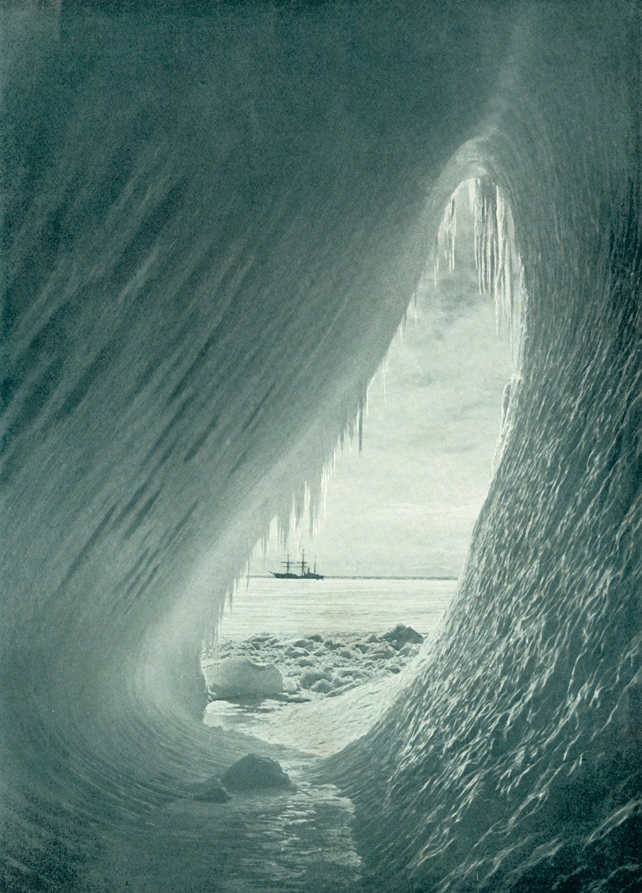Arch Berg inifrån, c19101913, 1913 av Herbert Ponting