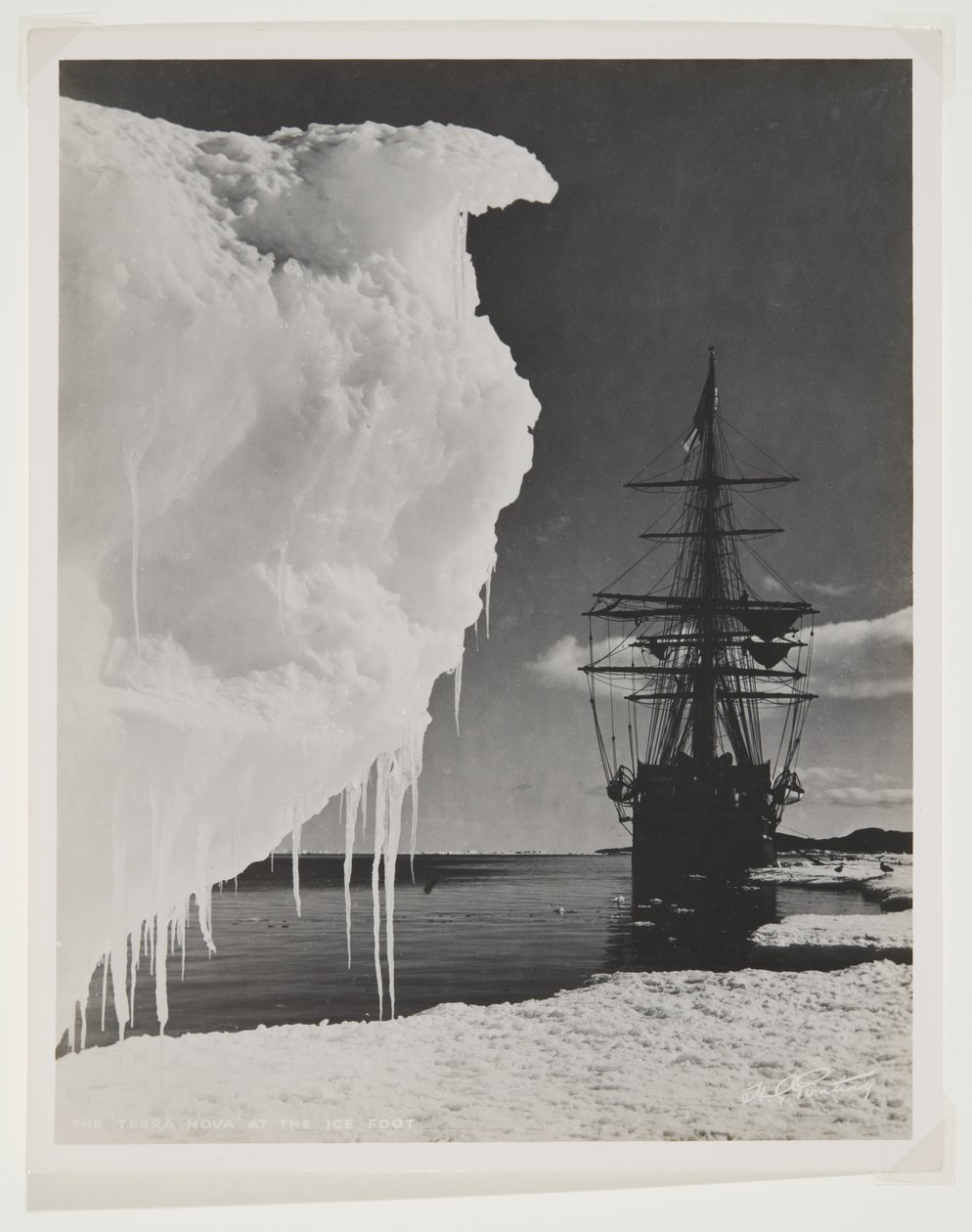 Terra Nova vid isfoten (bromidtryck) av Herbert Ponting