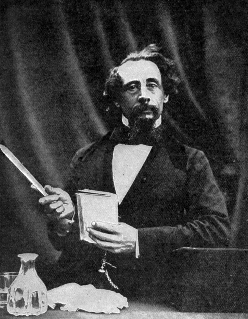 Charles Dickens läser, 1859 1912 av Herbert Watkins