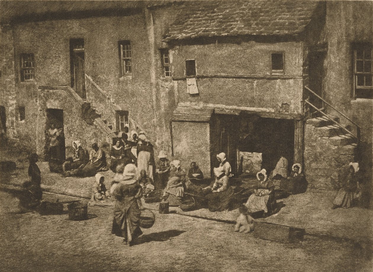 [Kvinnor och barn som betar av linjerna, Fishergate, St Andrews] av Hill and Adamson