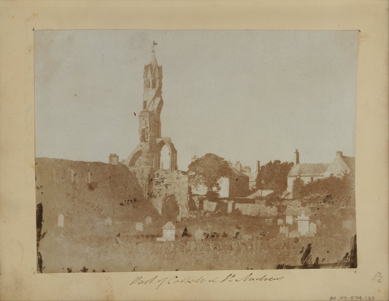 West End av St. Andrews och Cathedral Precinct från nordost. av Hill and Adamson Adamson