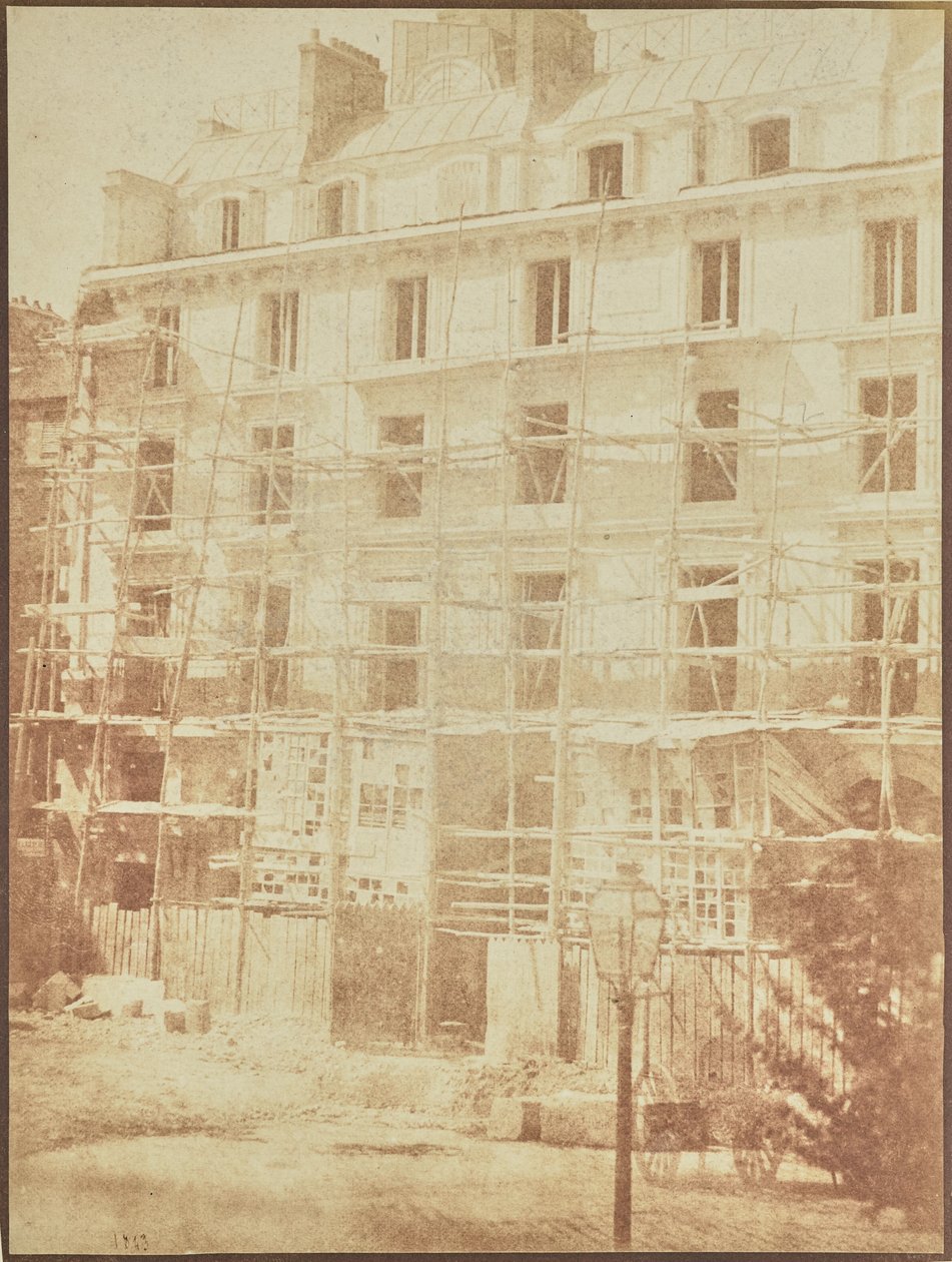 [Uppförande av Galerie de la Madeleine, Place de la Madeleine]. av Hippolyte Bayard