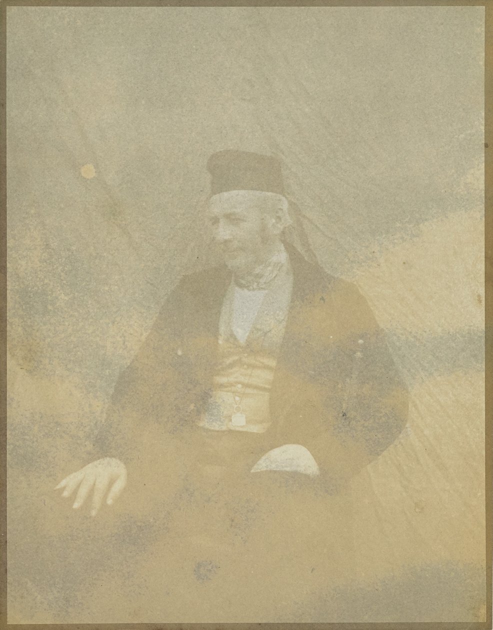 [Porträtt av en sittande man i keps] av Hippolyte Bayard