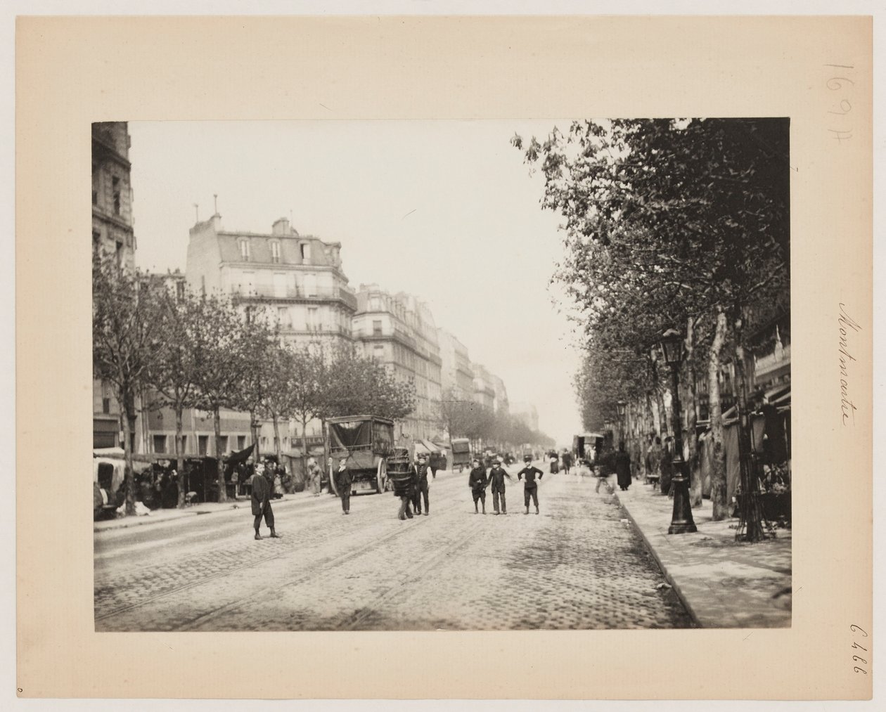 En gata i Montmartre, Paris, ca 1890 (foto) av Hippolyte Blancard