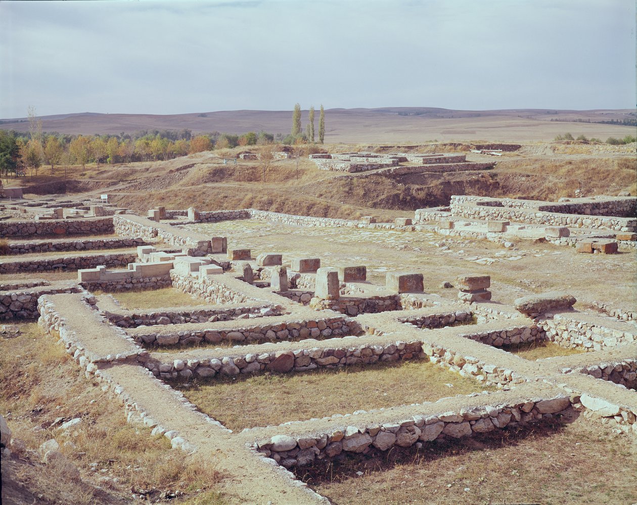 Vy över den arkeologiska platsen, 1450-1200 f.Kr. av Hittite
