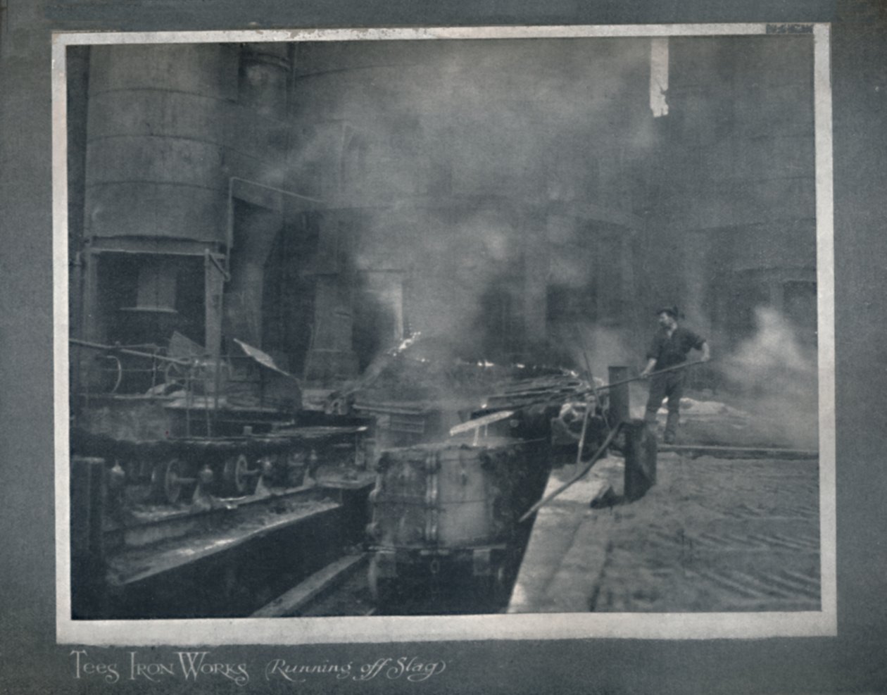 Tröja Iron Works - Running Off Slag, 1919 av Hood and Co. Ltd