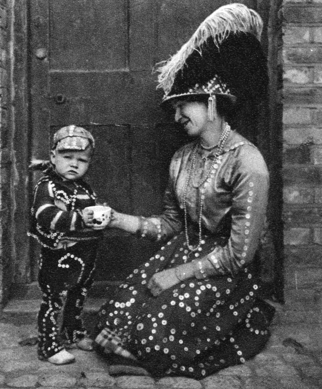 Pearly Queen och Pearly Prince, London, 1926-1927 av Hoppe